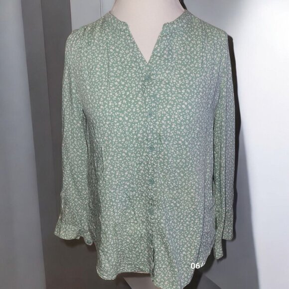 Beach Lunch Lounge Women's Button-Down Shirt Sage Floral Size SP 3/4 Sleeves - Picture 2 of 5